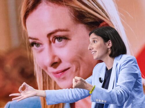 Meloni-Schlein, il duello fa arrabbiare gli "esclusi". E Conte prova a farlo saltare