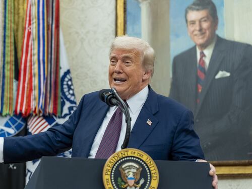 Scattano i nuovi dazi Usa, Trump esulta: "Stanno entrando miliardi"