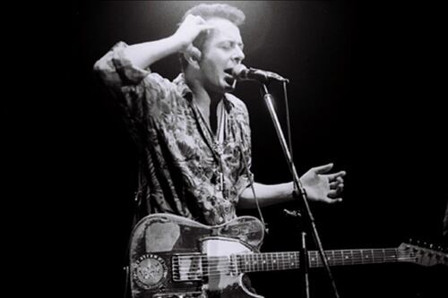 Joe Strummer, in una raccolta inediti e rarità prima e dopo l'epopea dei Clash