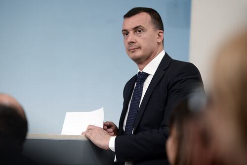 Rivolta contro Casalino. Ora è in bilico