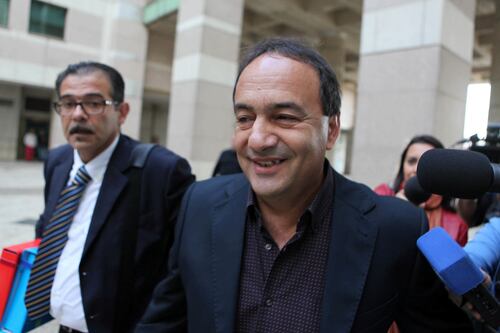 Mimmo Lucano in libertà ma lontano da Riace. I suoi: peggio dell'arresto
