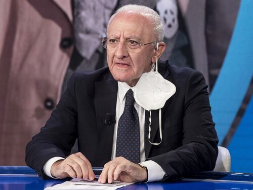 Vincenzo De Luca nei guai per il Covid pass della Campania. Indaga la Corte dei conti