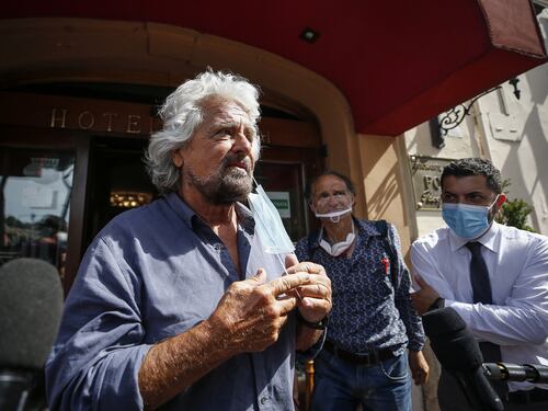 M5S, Grillo si getta nella mischia. Tra Conte e Di Maio sacrifica il ministro: "La regola del secondo mandato non va toccata"