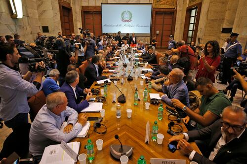 Ilva, c'è l'accordo su 10.700 assunzioni