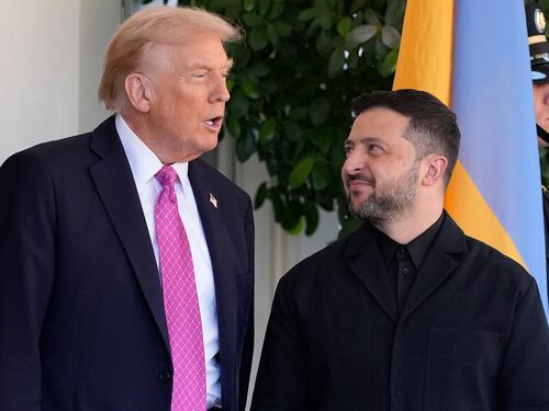 Guerra in Ucraina, Zelensky apre alla proposta di Trump: "Un buon compromesso". Dubbi su Putin