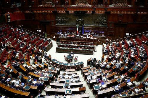 Taglio dei parlamentari, le firme ci sono. Sgambetto a Conte, i leghisti salvano il referendum