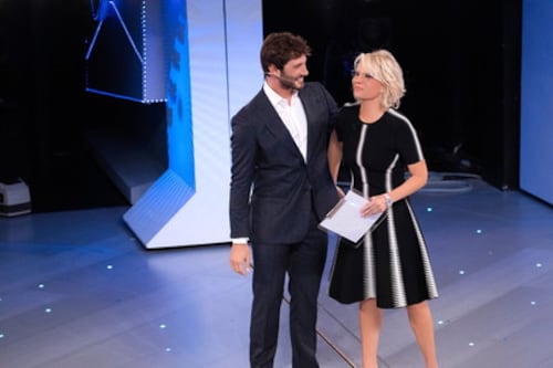 Sanremo 2027, De Martino vuole Maria De Filippi sul palco. E prepara la rivoluzione del Festival