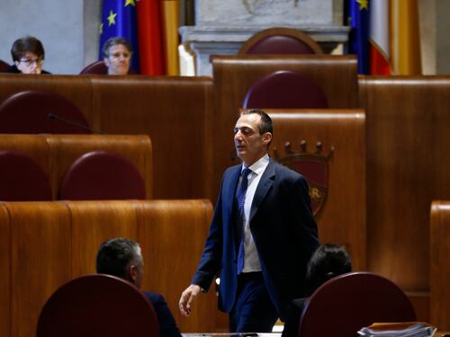 De Vito torna a presiedere l'Aula. E il M5S si divide sulla sfiducia