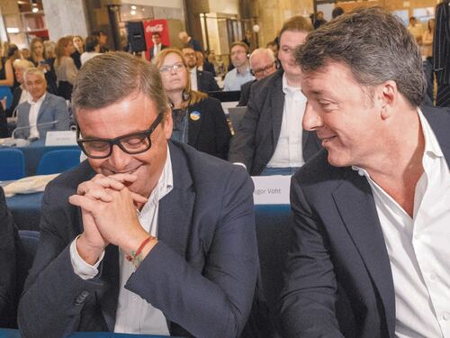 Matteo Renzi se la ride e si "mangia" il Pd. Altri due dem passano al Terzo polo