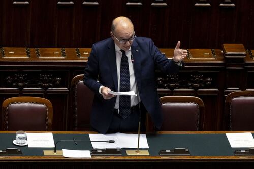 Scuola, aumenti e arretrati in arrivo per docenti e Ata. Valditara: “Promessa mantenuta"