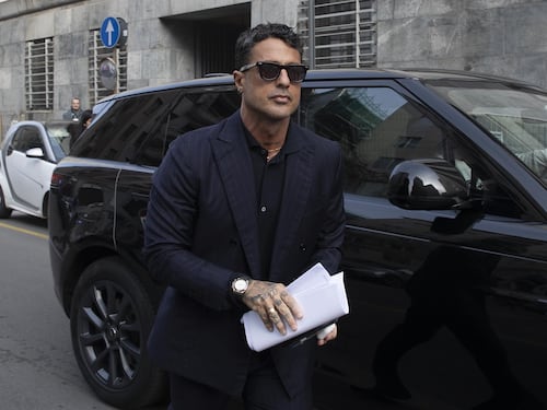 Fabrizio Corona resta senza social: cancellati tutti gli account dopo l’iniziativa di Mediaset