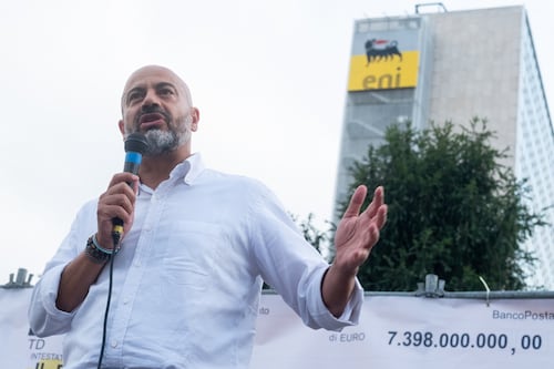 Ue, l’affondo di Paragone: 25 anni di euro, una moneta senza politica