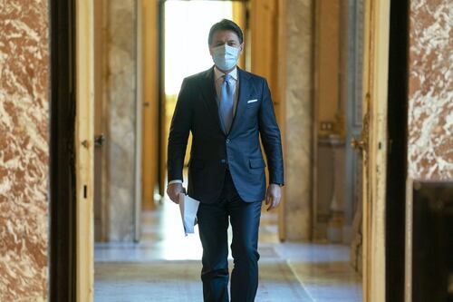 Il rimpasto della vergogna. Conte è preoccupato... per sé