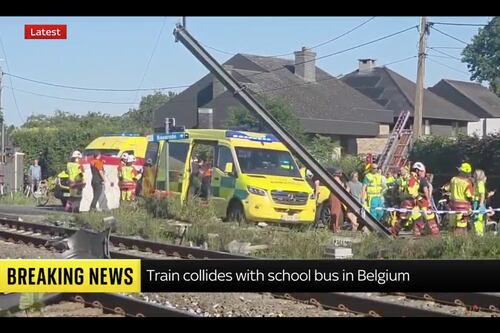 Belgio, tragedia per degli studenti: treno travolge uno scuolabus. Ci sono dei morti