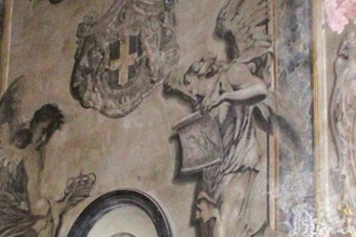Angelo con il volto di Meloni, eccolo prima del restauro (e l'Italia c'è già)