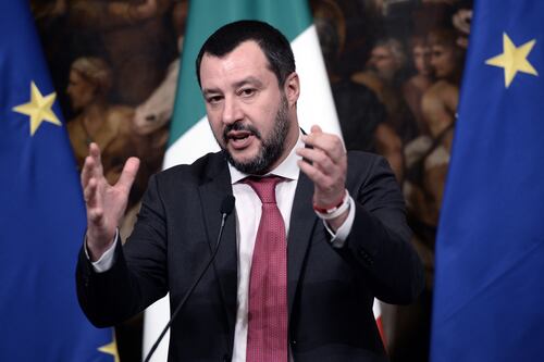 Anche Salvini attacca la Francia: "Sottrae ricchezza all'Africa"