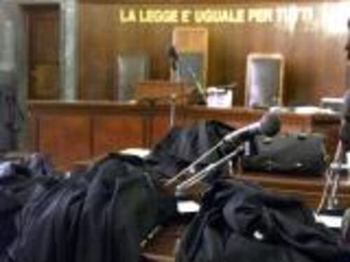 L'Anm: "Il premier ci rispetti, lo scontro fa male al Paese"