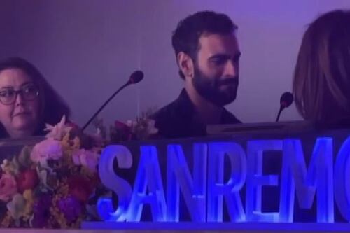 Sanremo 2023, Marco Mengoni scoppia in lacrime: ""Scusate, io ho un problema"