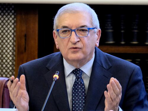 Almasri, Foti disintegra la “pm” Schlein: "Non riesce a nascondere il naso da Pinocchio"