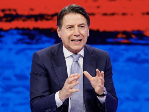 FdI fa impazzire Conte sul bimbo di Gaza: "In cura in Italia, sciacallaggio". Come replica