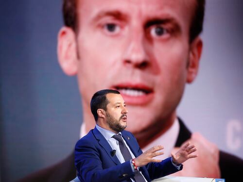 Salvini blocca un’altra nave di una ong. E Macron insulta l'Italia