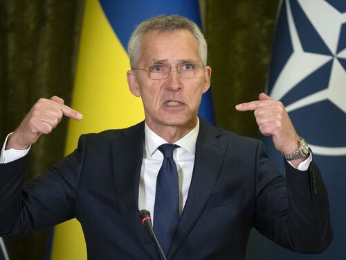 Guerra Ucraina, Jens Stoltenberg annuncia l'invio di caccia militari a Kiev