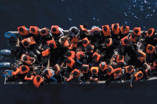 Emergenza sbarchi, il governo inizia ad allestire i centri per i rimpatri veloci