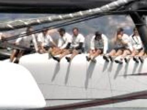 Alinghi "vola" verso la Coppa delle polemiche