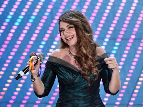 D'Avena canta alla festa di Fratelli d'Italia. E gli ex fan ora la linciano su Twitter