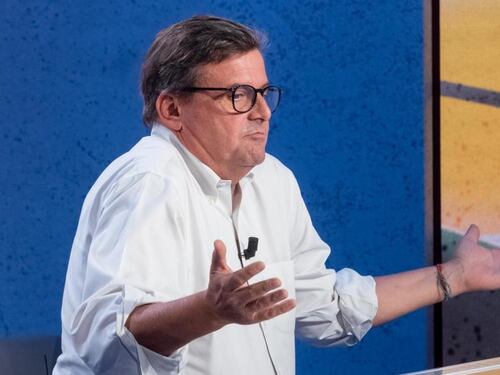 Carlo Calenda torna a battagliare su Twitter e cita Il Gladiatore: seppellito dai meme