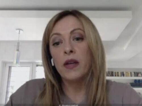 Sono contenti se stiamo zitti. Giorgia Meloni smaschera il doppio gioco di Conte