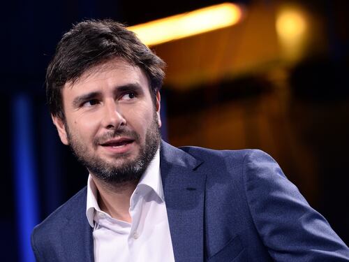 Riecco Alessandro Di Battista, il grillino punta al congresso M5S. Beppe Grillo non ci sta