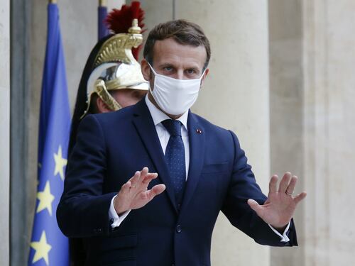 Macron: Francia di nuovo in lockdown. Ma le scuole restano aperte