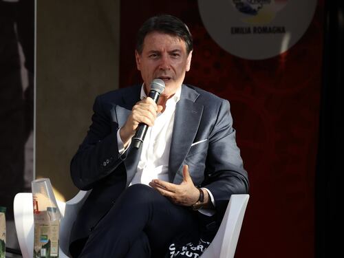 Commissione Covid, Conte alle corde è costretto a un mezzo passo indietro