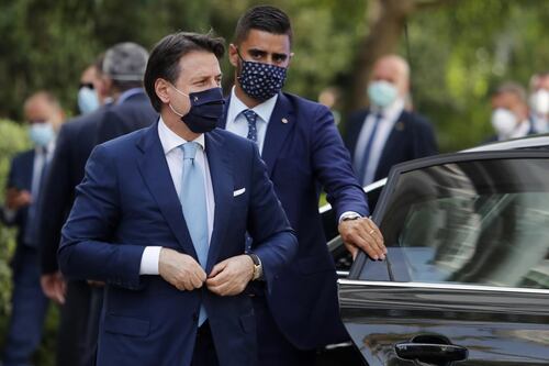 Propaganda a Palazzo Chigi: sull'invito al centrodestra Giuseppe Conte fa il gioco delle tre carte