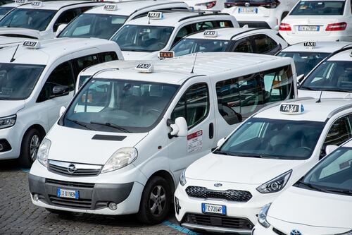 Roma, se una notte un cercatore errante di taxi