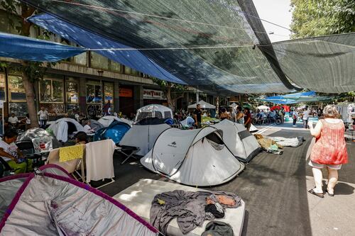Il "camping" di Spin Time ha le ore contate. Si lavora per spostare 200 persone
