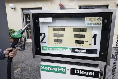 Prezzi benzina, salgono ancora i costi: carburanti ai massimi da oltre due anni e mezzo