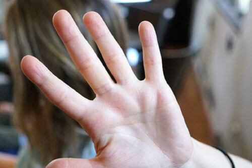 Violenze sessuali di gruppo nella casa famiglia. Indagati cinque educatori