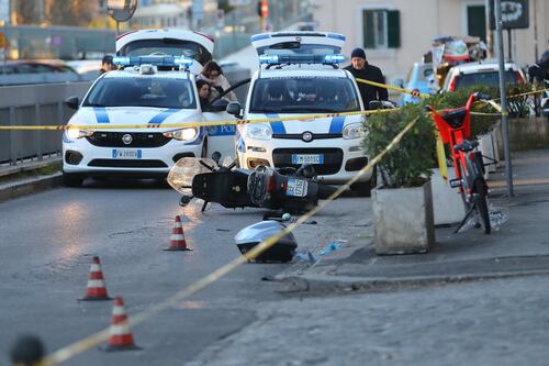 Scontro tra auto e moto su Lungotevere Michelangelo, morto centauro