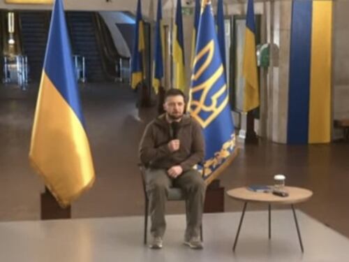 "Non ci arrenderemo mai", Zelensky zittisce i pacifisti italiani. La risposta sul 25 aprile: russi come i nazisti