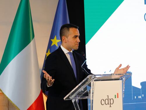 Paghiamo pure per farci rovinare: la solita Ue, ci torchiano così