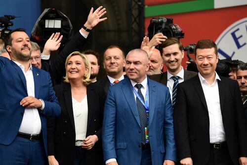 Salvini riempie la piazza sovranista