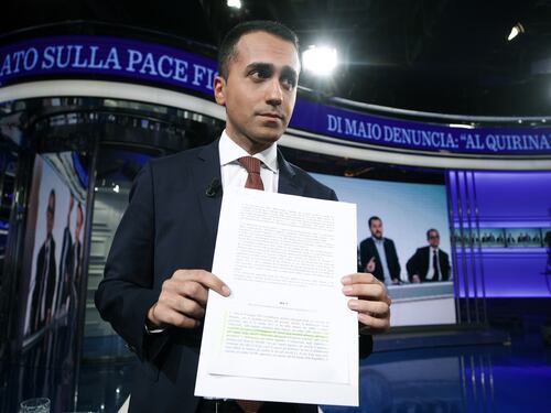 Di Maio: "Il testo è stato manipolato. Domani denuncia in Procura"