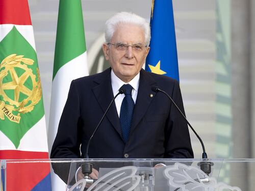 È tempo di costruire il futuro, la storia siamo noi. Mattarella cita anche De Gregori