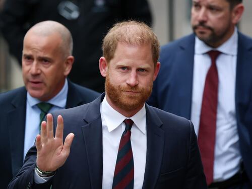 Principe Harry, la mossa per fare pace con Re Carlo e William: l’invito a sorpresa