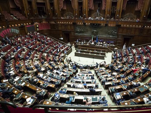 La Camera conferma il taglio ai vitalizi. Niente rimborso per 900 ex deputati