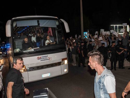 Migranti della Diciotti a Rocca di Papa. Primo pullman arrivato a tarda sera