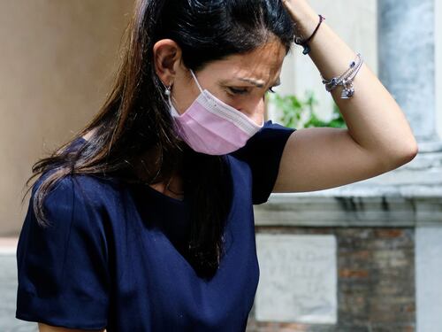 Elezioni a Roma, Virginia Raggi in difficoltà, la giravolta della grillina: ora vuole la tv