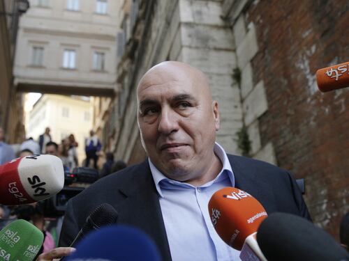 Guido Crosetto umilia la sinistra: “In piazza contro un governo che non esiste”